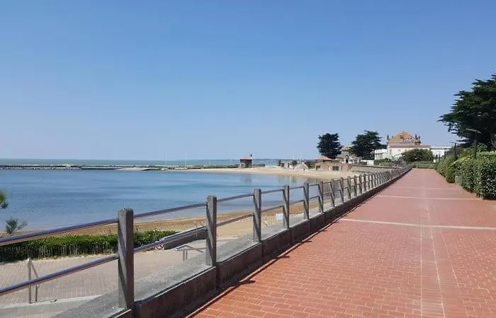 Location 度假居 *