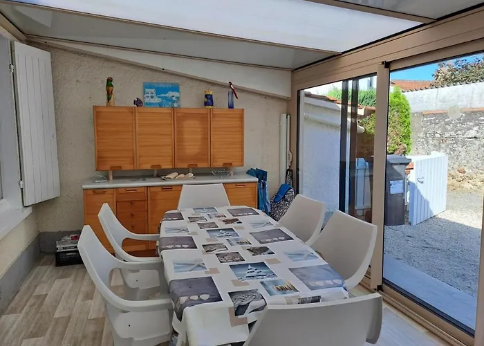 Location 拉贝尔讷里昂雷茨